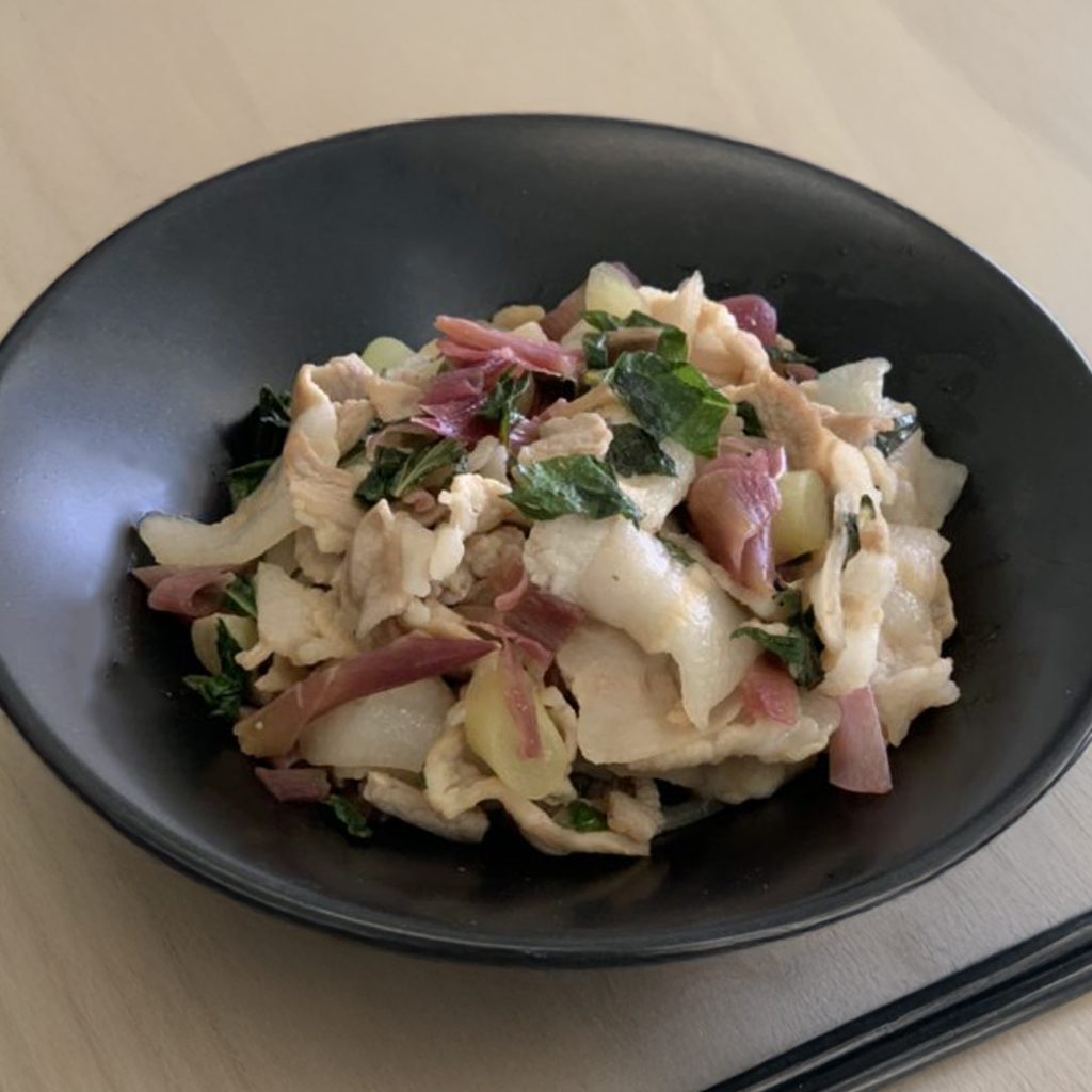 豚バラとみょうがの茎大葉炒め