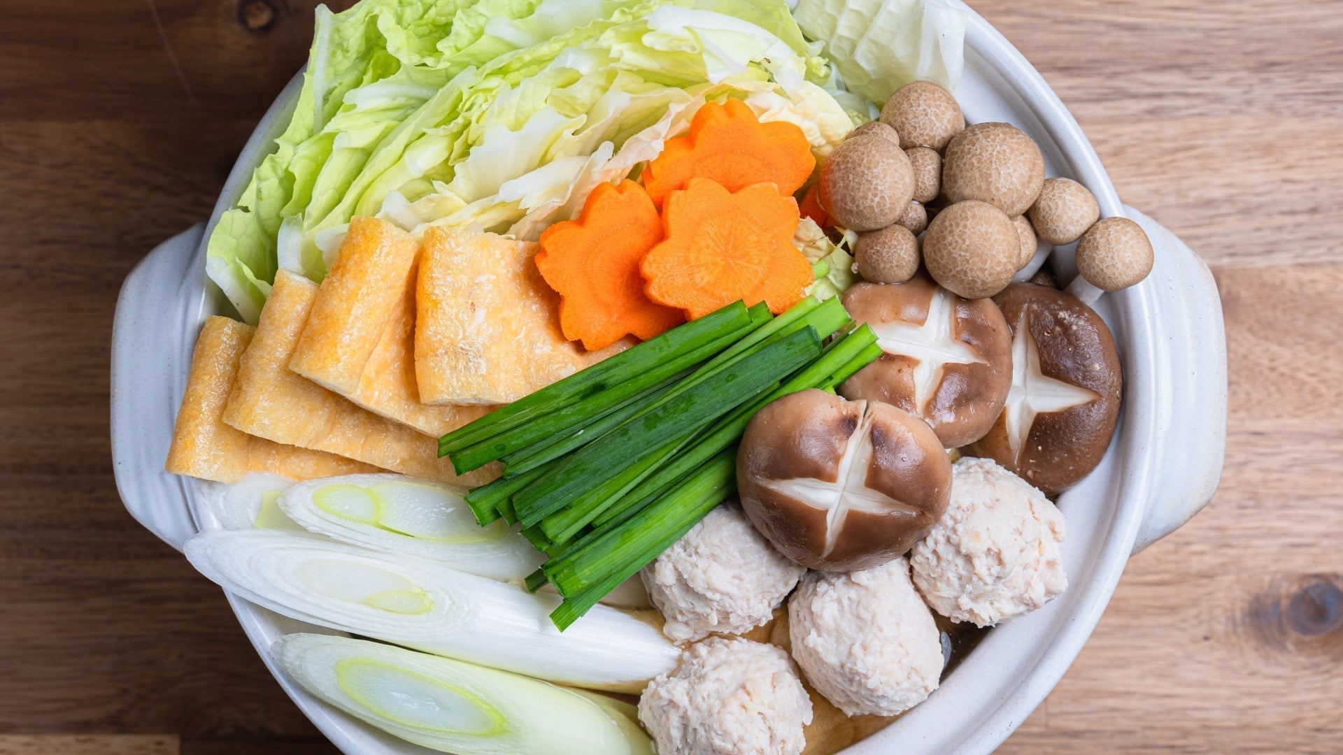 鍋とこたつ、冬のあたたかさを楽しむ野菜コラム