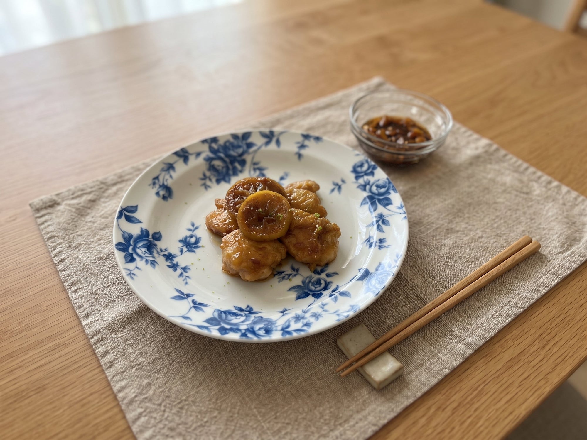 鶏の醤油レモン玉ねぎソース絡め